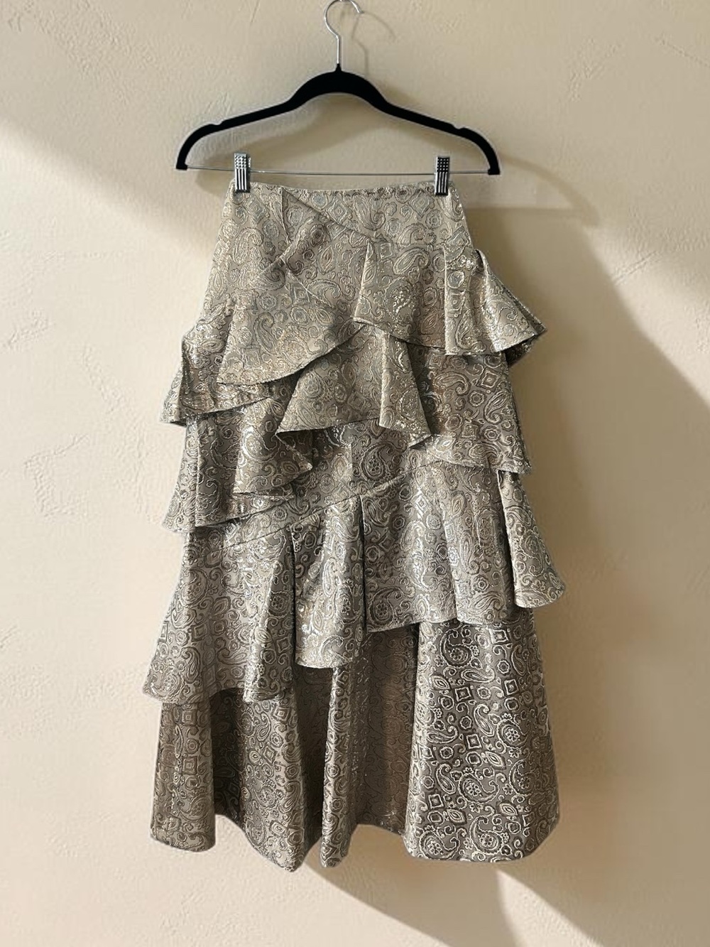 Alice + Olivia Silver Metallic Brocade Paisley Tiered Ruffle Long Skirt XS